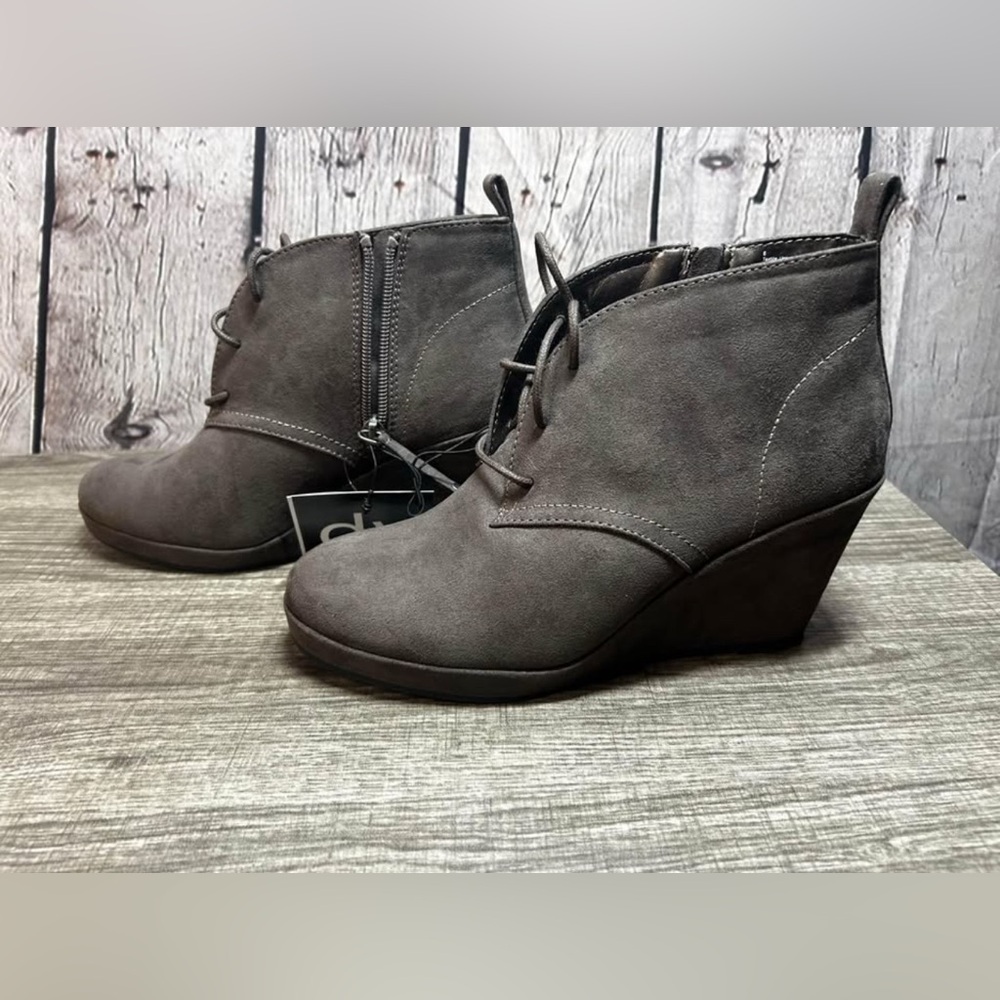 DV Wedge Bootie Sz 8 Women’s Gray Suede New with Tag No Box Office Business